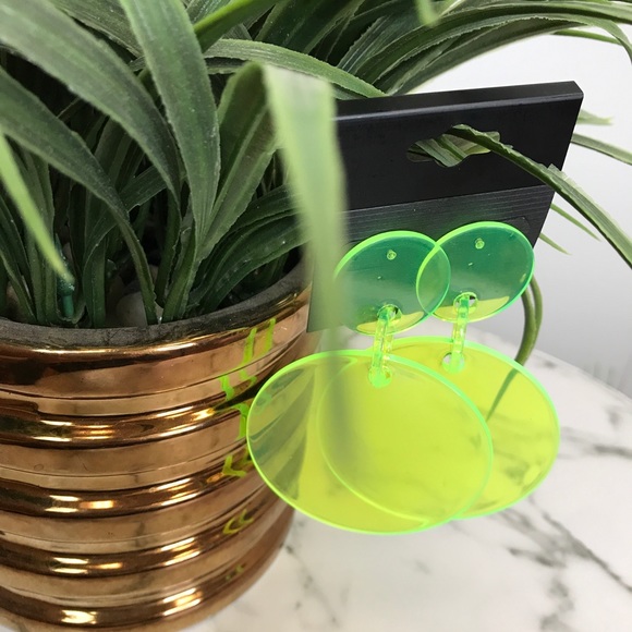 ‼️ Clear Acrylic Neon Yellow Drop Circle Earrings - Picture 4 of 6